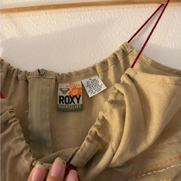 Y2K Roxy Beige linen Embroidered Mini Dress with Red Straps - Picture 3 of 5